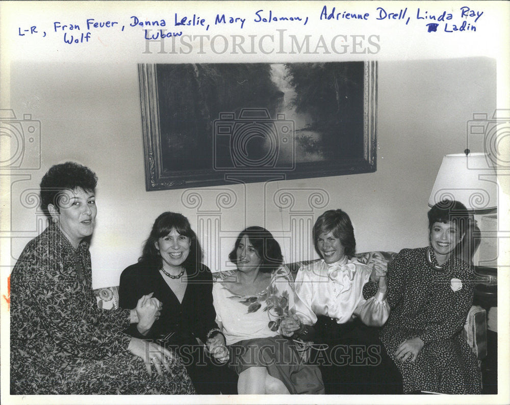 1986 Press Photo New Trier High School Winnetka School Class pajama party Snap - Historic Images