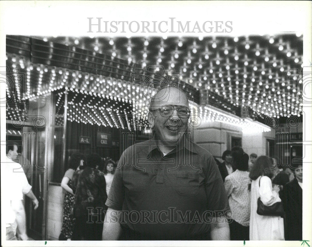 1992 Press Photo John Drena, Chicago Theater Usher - Historic Images