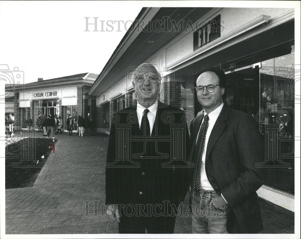 1992 Press Photo Donald Fisher Mickey Drexier President Gap Wheaton Town Suburb - Historic Images