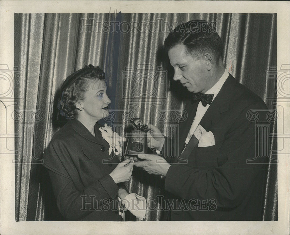 1953 Press Photo Isabel DuBois home economics editor of the Daily News - Historic Images