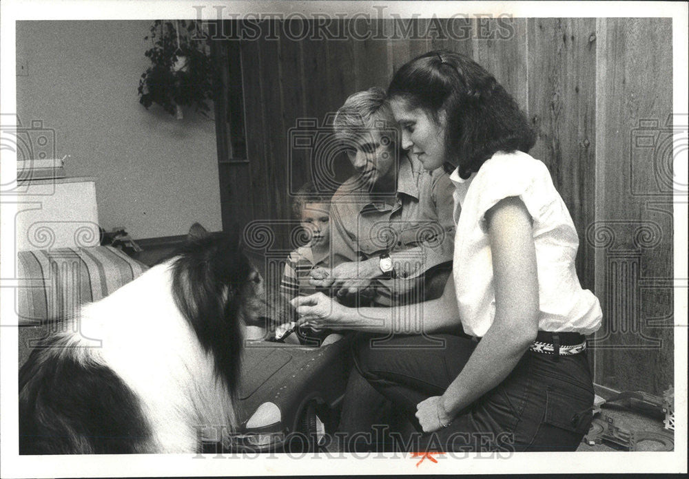 1979 Press Photo Jill Dubcis David John Rockford Family Pet Dog - Historic Images