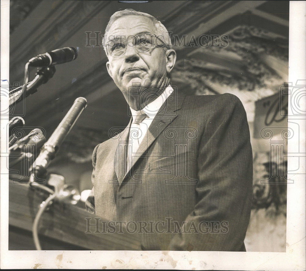 1960 Press Photo Dr. Lee Du Bridge scientist talks on GOP convention - Historic Images