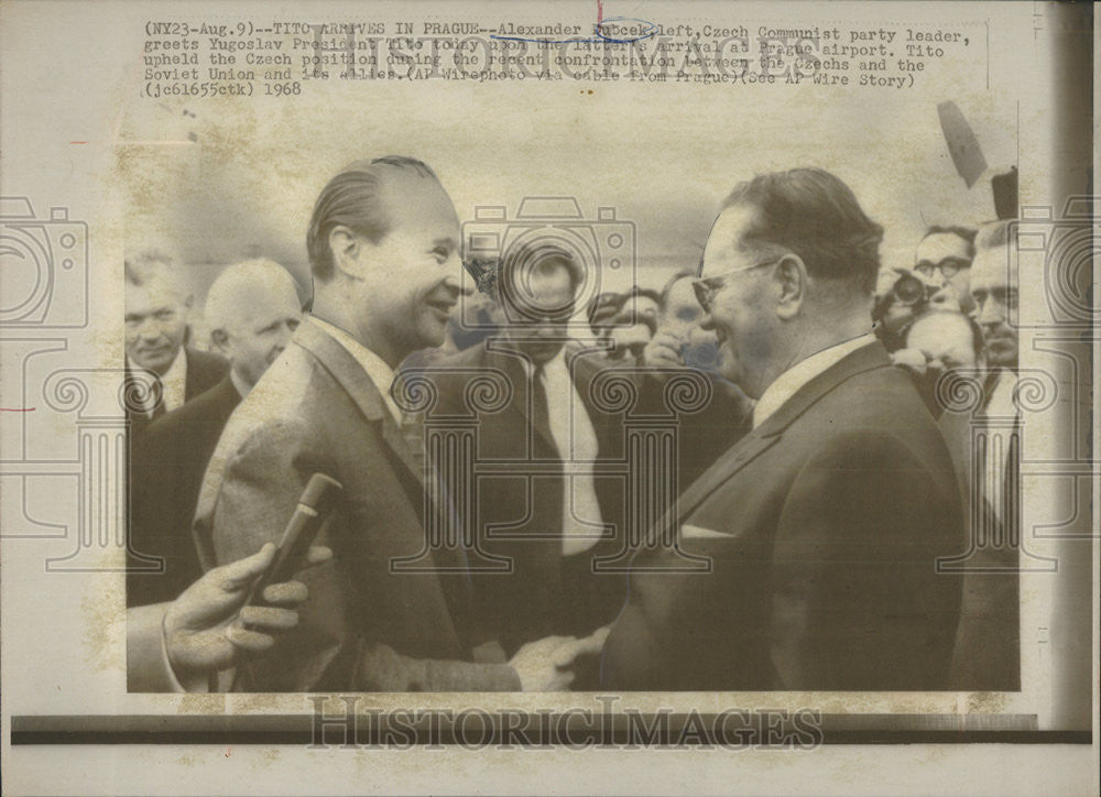 1968 Press Photo Alexander Dubcek Czech Communist Yugoslav Tito Prague Airport - Historic Images