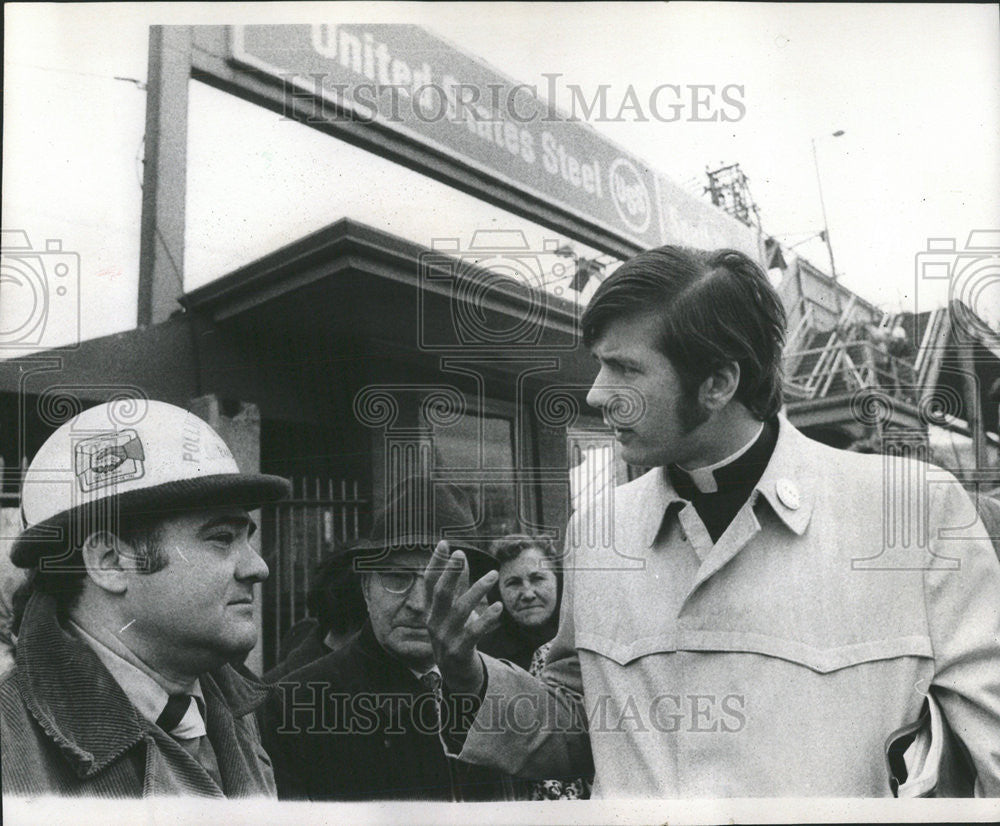 1971 Press Photo RevLeonard DubiChair CAP Philip Mole Dir Research Dept Snap - Historic Images