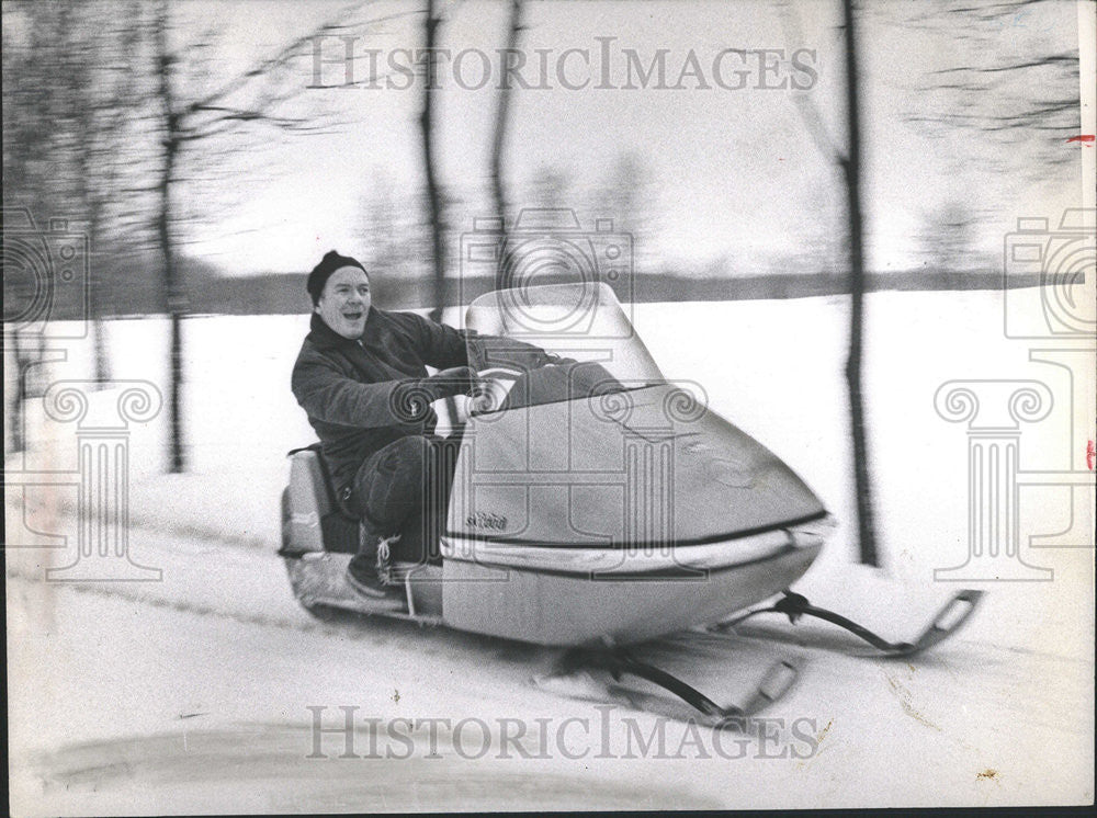 1969 Press Photo Snowmobiling wind whips Tress Zip blurring Landscape Tear - Historic Images