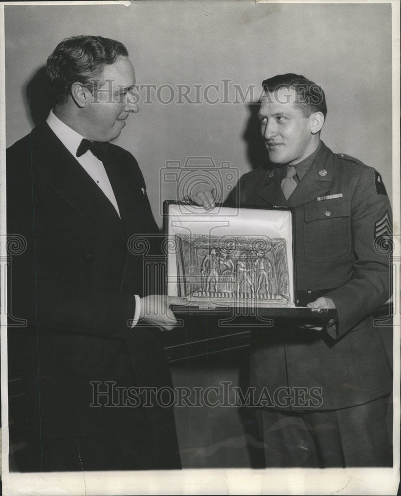 1943 Press Photo Sergeant Sidney Kingsley (Author) - Historic Images