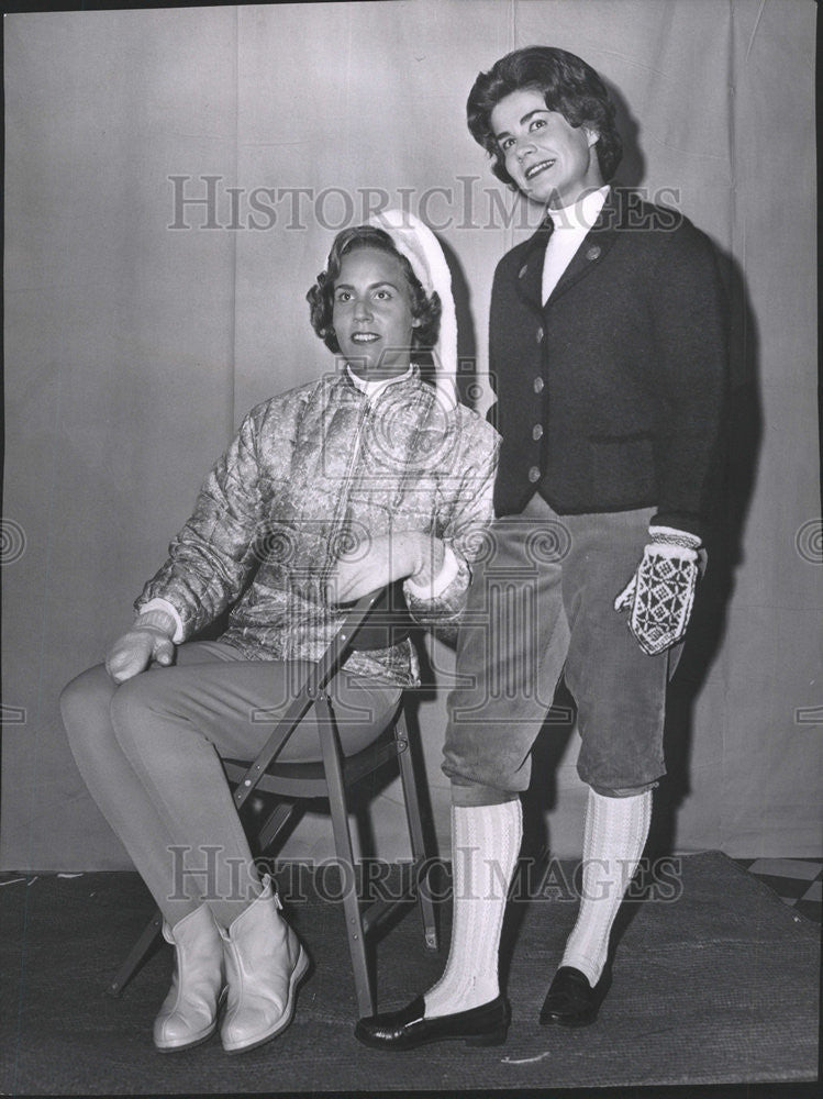 1960 Press Photo Mrs. Douglas Kinney, Hubbard Woods Shop - Historic Images