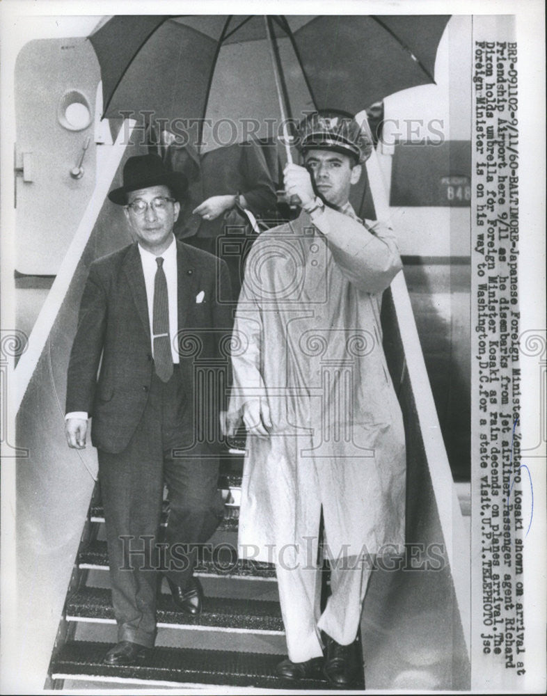 1960 Press Photo Jaanese Foregin Minister Kosakishown Arrival Frienship Airport - Historic Images