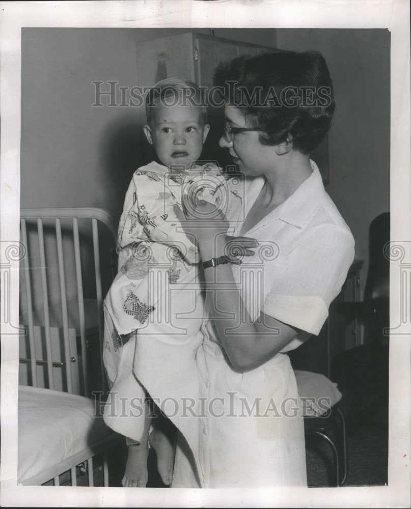 1956 Press Photo Michael Kolver Son Mrs. James Nurse Jane Porter - Historic Images