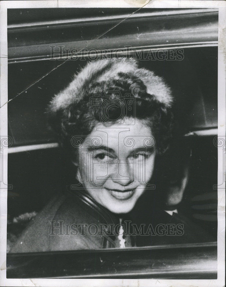 1954 Press Photo Queen Frederika Smiles with King Paul in Athens - Historic Images