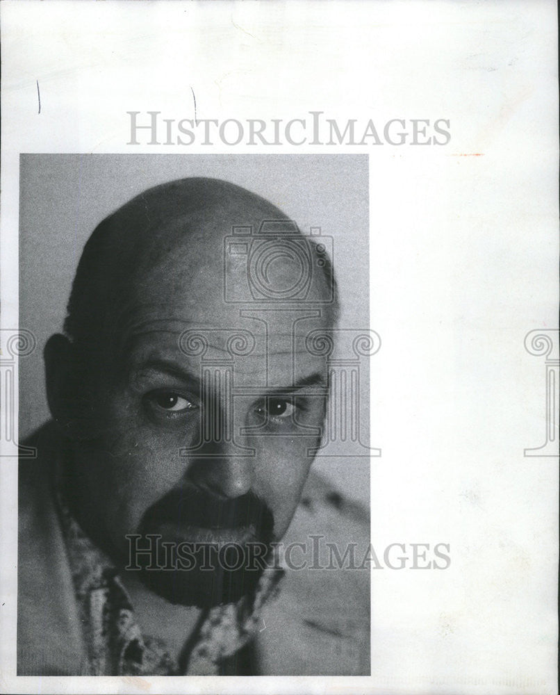 1976 Press Photo Robert E. Frank Operator of the Societ - Historic Images
