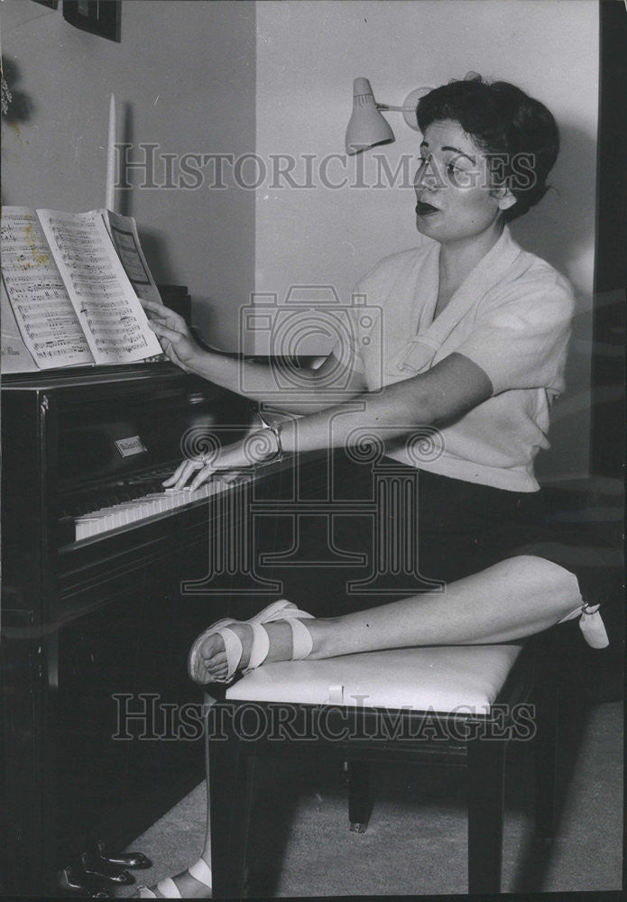 1957 Press Photo Jeanne DiamondLyric Opera Chicago David Hyde Park - Historic Images