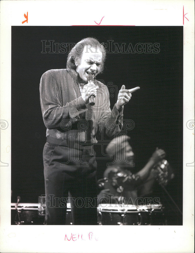 1993 Press Photo Neil Diamonds Chicago Stadium Christmas song Tune Album Cover - Historic Images