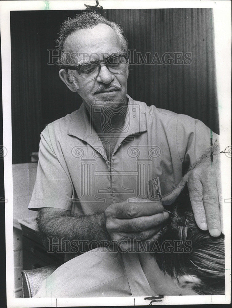 1970 Press Photo Doctor Sidney Diamond First Chicago Doctor Hair Transplant - Historic Images