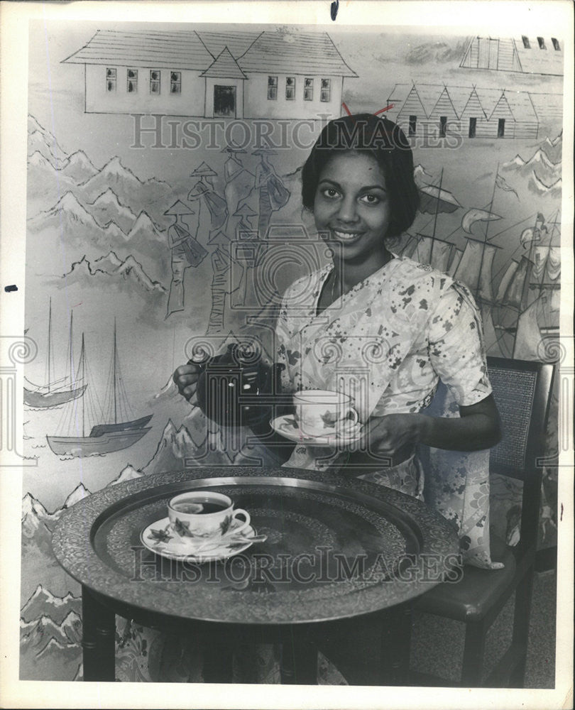 1975 Press Photo America Ceylon Thusitha Dharmawardhane Tea Board - Historic Images