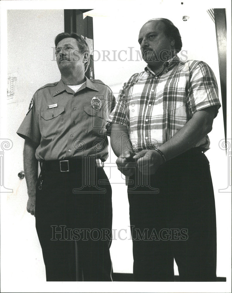 1994 Press Photo Dennis Franz Shown with Leon Pridgen - Historic Images