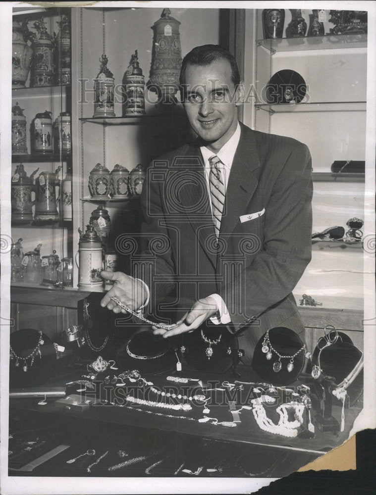 1956 Press Photo Stephen Kelly Jewel Collection - Historic Images