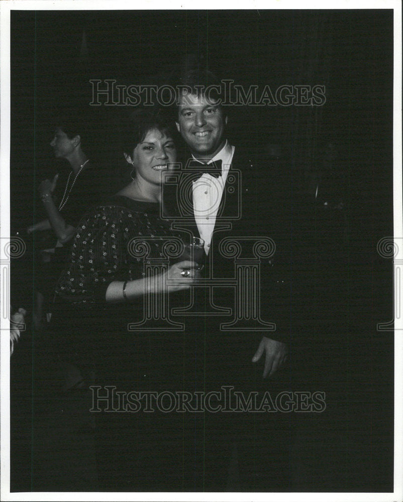 1982 Press Photo Crooning &quot;Come on Along With ABC&quot; Peter Desnoes - Historic Images