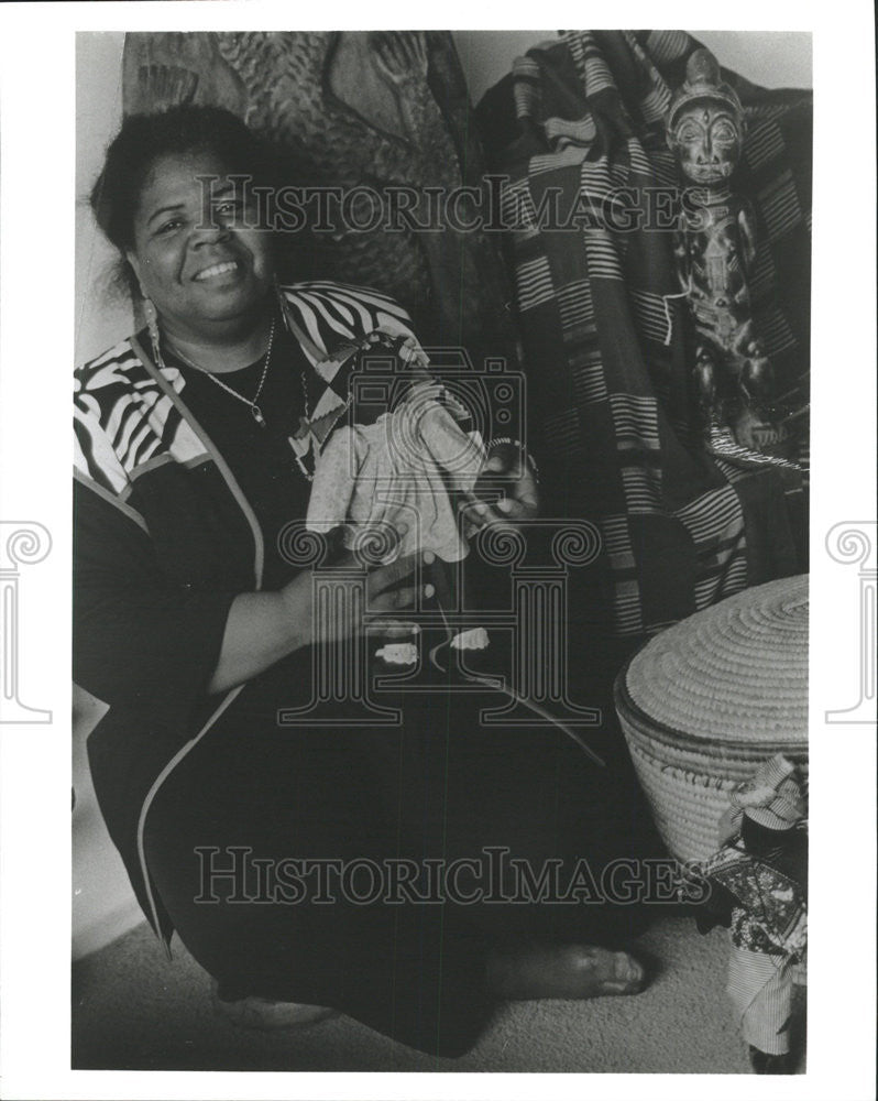 1995 Press Photo Selena Derry-Awoleye African Dolls - Historic Images