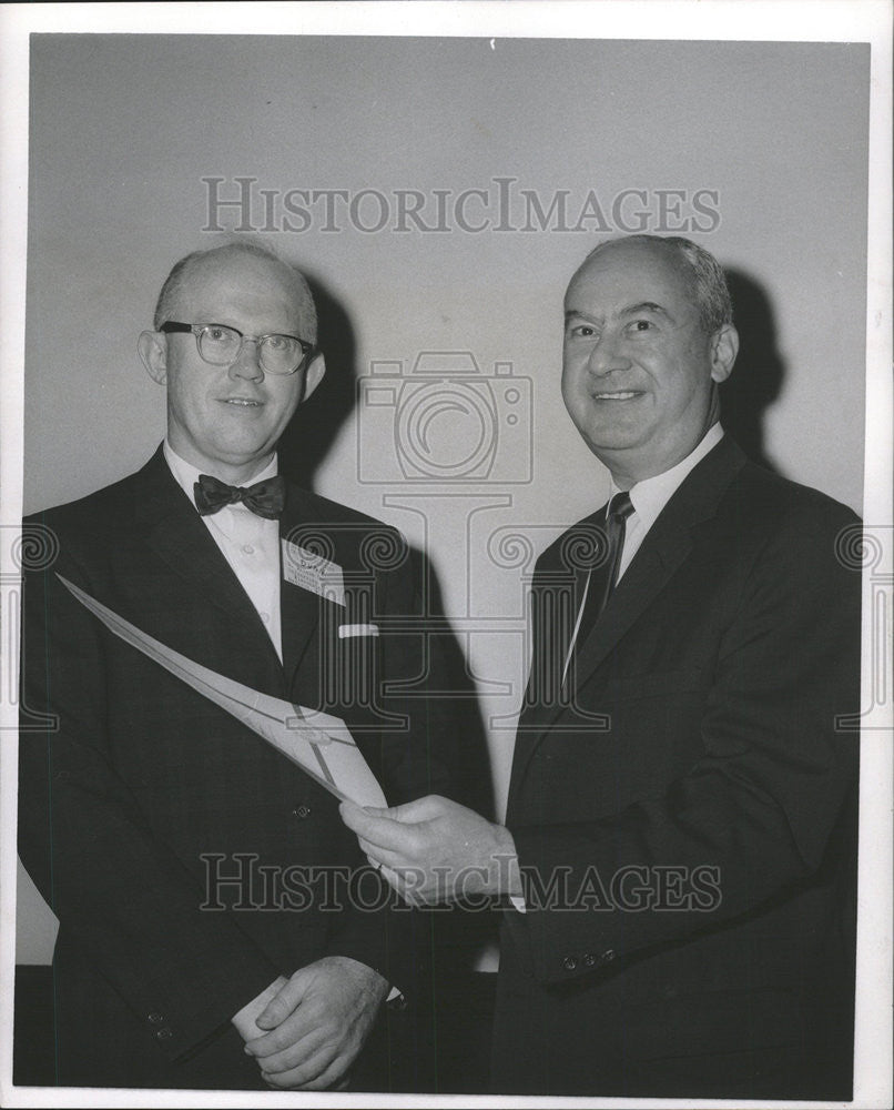 1961 Press Photo S. Watson Dunn Maurice Fischer Chicago Daily News Drake Hotel - Historic Images