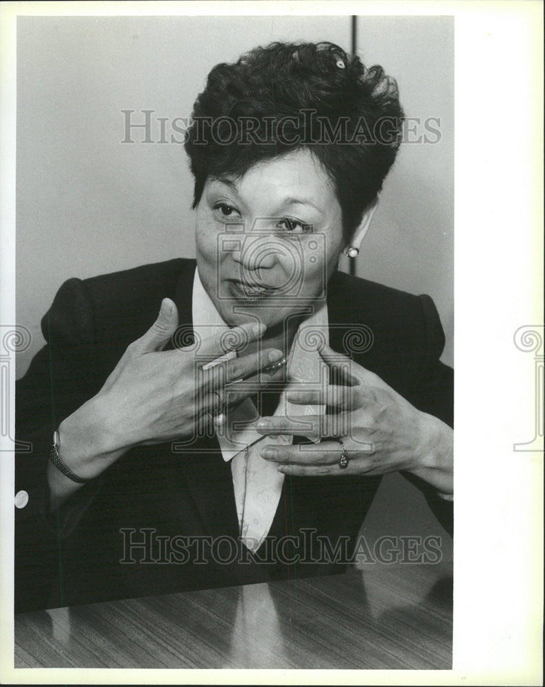 1986 Press Photo Elizabeth Chiu King author of &quot;15 minute Chinese Tourmet&quot; - Historic Images