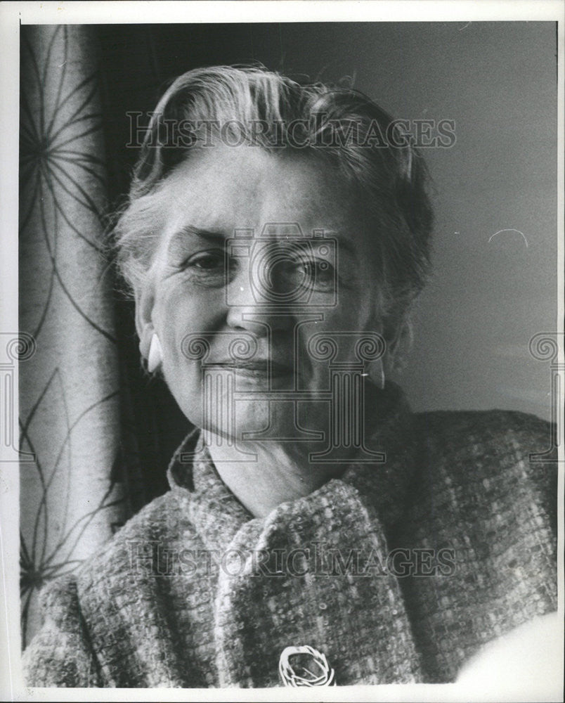 1970 Press Photo Jean Kinney writes books about women children - Historic Images