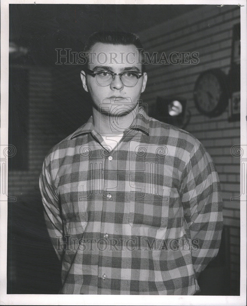 1962 Press Photo The Witness, Wayne D Kinney  identified the youth as Thomas - Historic Images