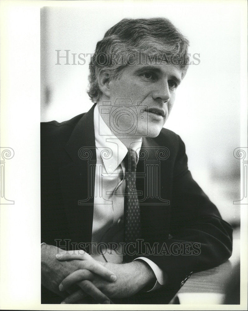 1982 Press Photo Author Gary Kinder - Historic Images