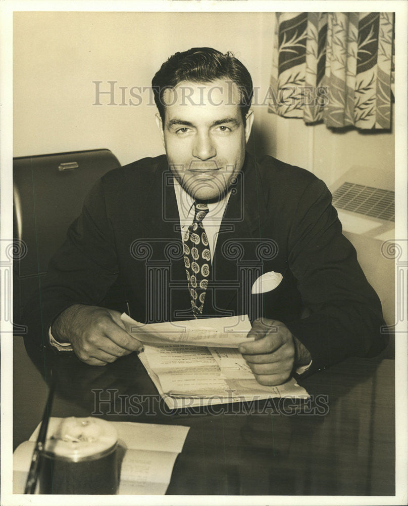 1942 Press Photo Don King Chief Pilot Superintendent Northwest Airlines - Historic Images