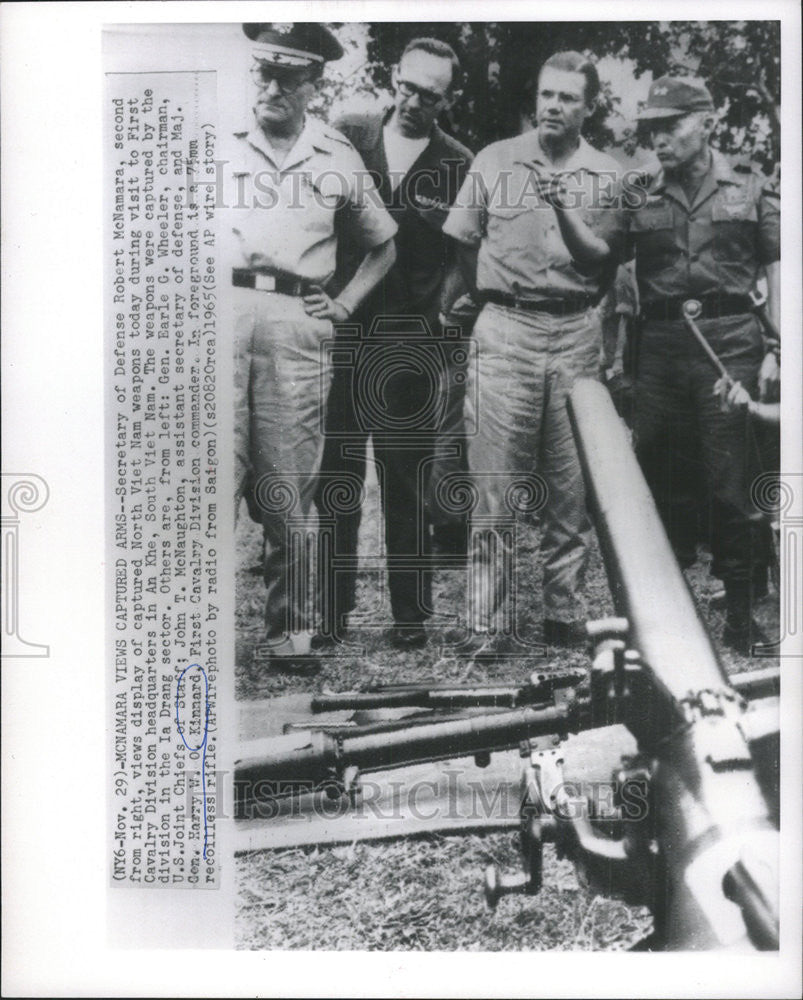 1965 Press Photo Secretary of Defense Robert McNamara Viet Nam Weapons - Historic Images