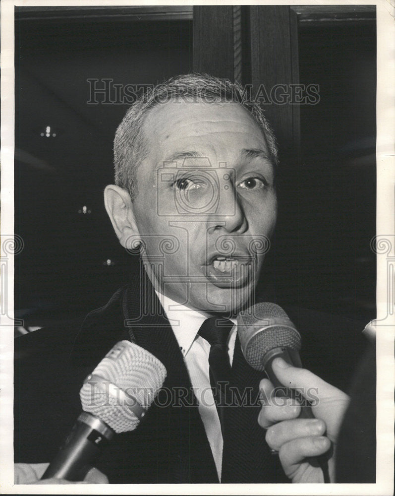 1966 Press Photo Chicago Attorney Melvin Lewis - Historic Images