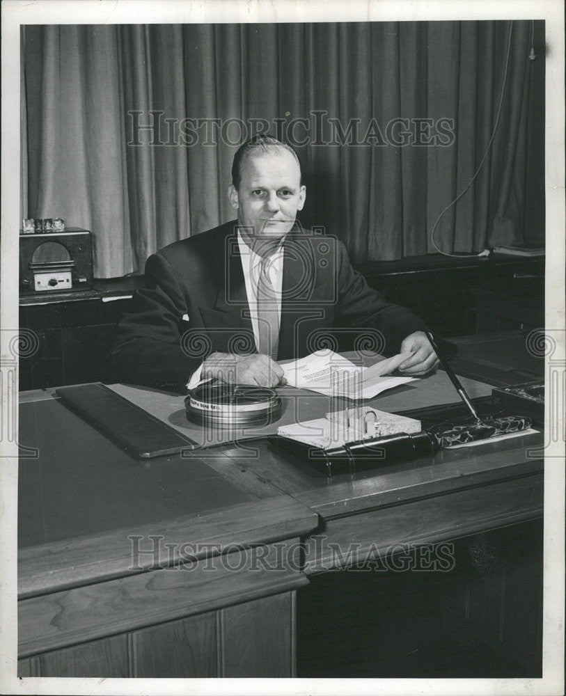 1951 Press Photo Richard Dick Lewis Studios President - Historic Images