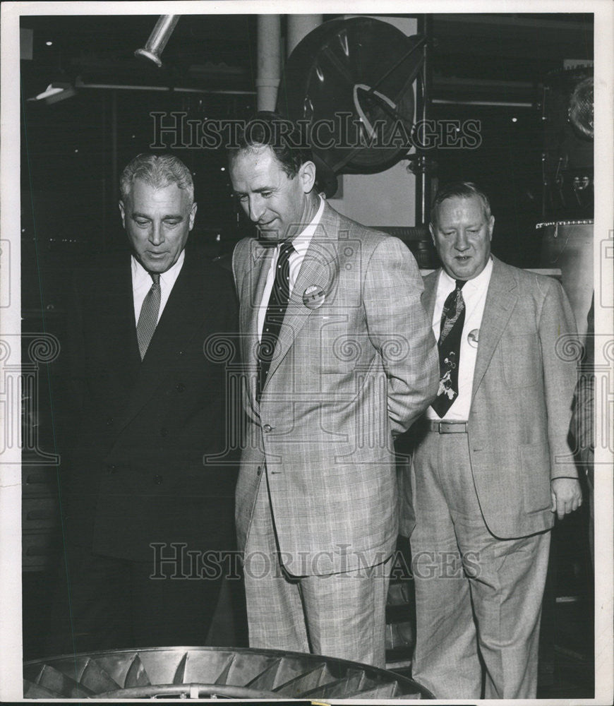 1954 Press Photo Roger Lewis Assistant Sec. of Air Force with John Dykstra. - Historic Images