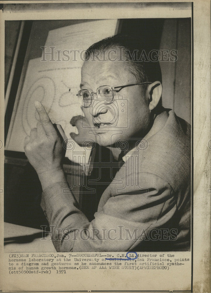 1971 Press Photo Dr. CH Id, Director of the hormone laboratory, University of Ca - Historic Images