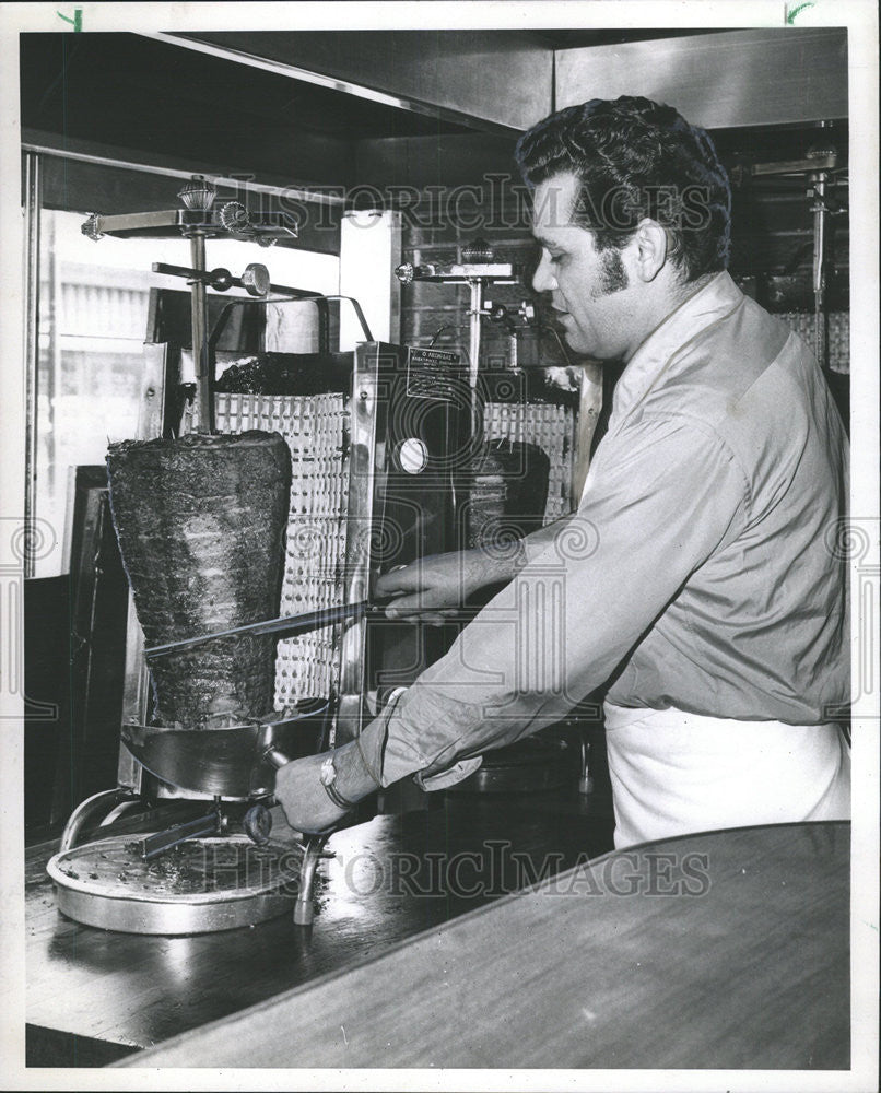 1971 Press Photo Chris Liakouras, Restaurant Owner - Historic Images