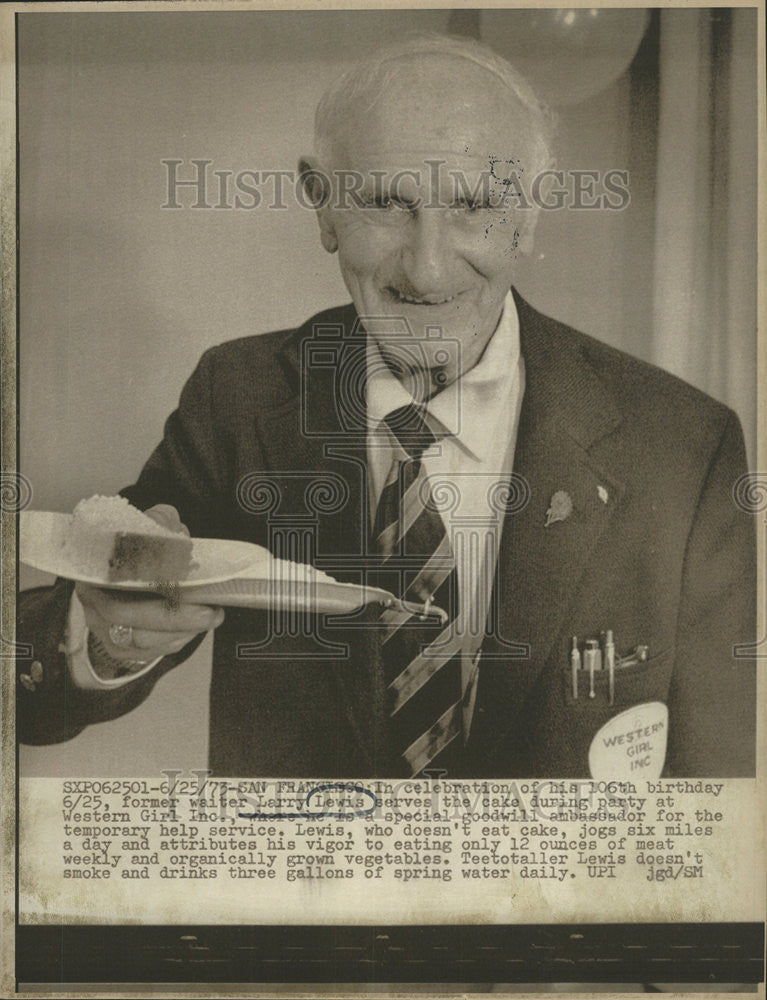 1973 Press Photo Larry Lewis, Former Waiter - Historic Images