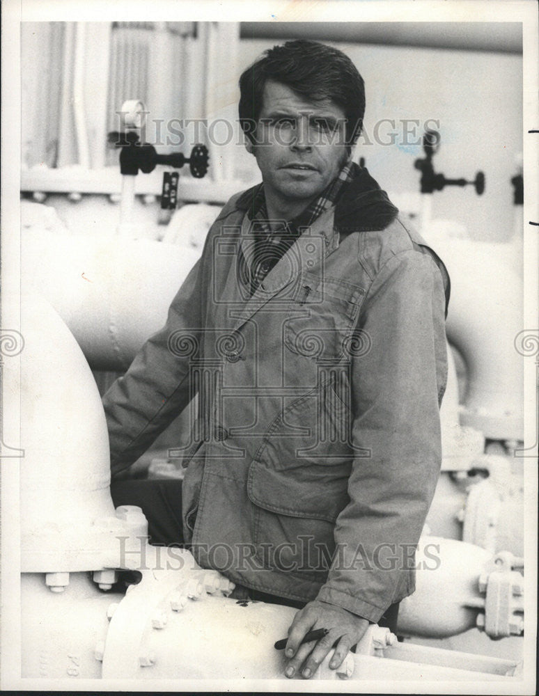 1977 Press Photo William Devane &quot;Red Alert&quot; - Historic Images