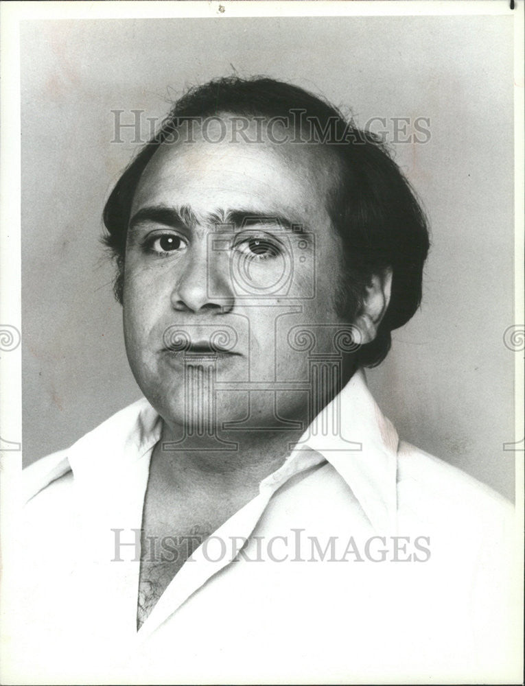 1982 Press Photo Danny De Vito Louis Palma Sunshine Cab Company Taxi Driver NBC - Historic Images