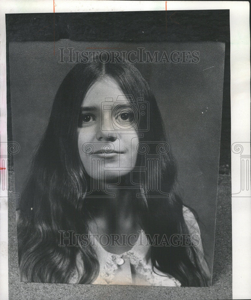 1974 Press Photo Christine De Witt found on a street lifeless in Calumet City - Historic Images