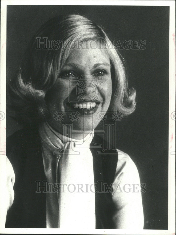 1977 Press Photo Bonnie De Vries TV Newswoman - Historic Images