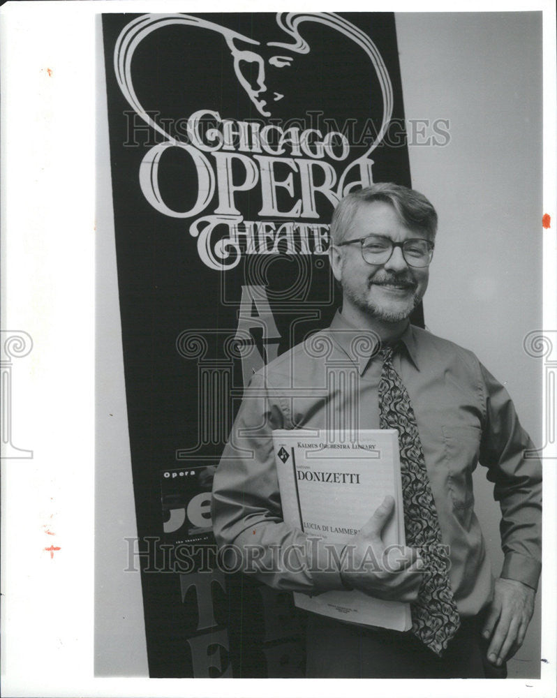 1992 Press Photo philanthropic dollar fiercer Soldier Field De Walle Opera - Historic Images