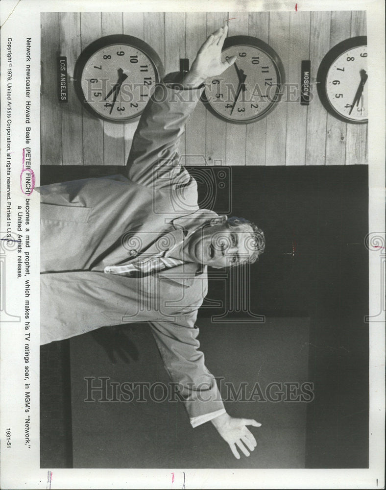 1976 Press Photo Network Newscaster Howard Beale Prophet Television Rating Soar - Historic Images