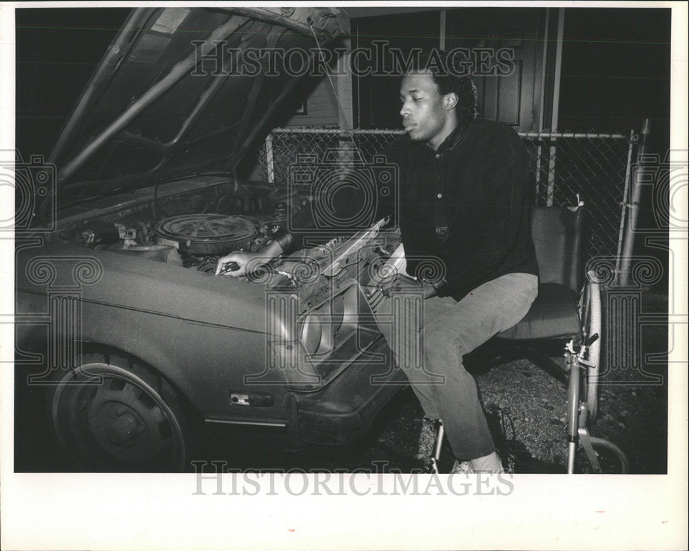 1990 Press Photo Dedrick Jones Mechanic Paralyzed Shooting - Historic Images