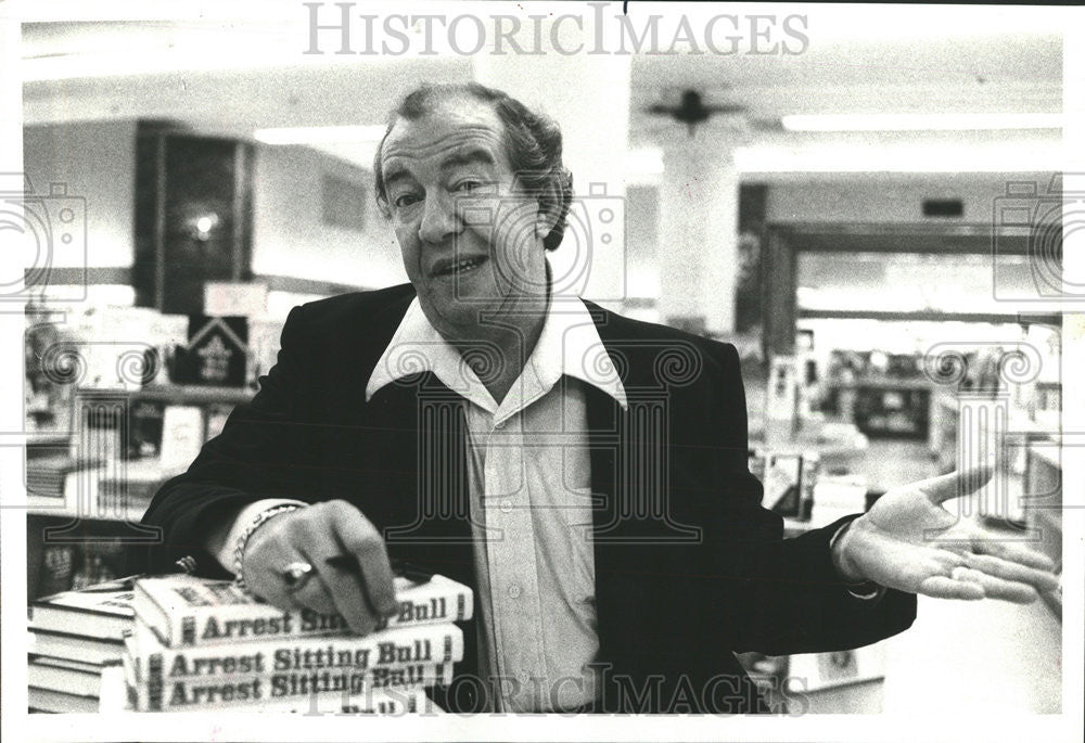 1977 Press Photo Douglas Jones Author Of  &quot;Arrest Sitting Bull&quot; - Historic Images