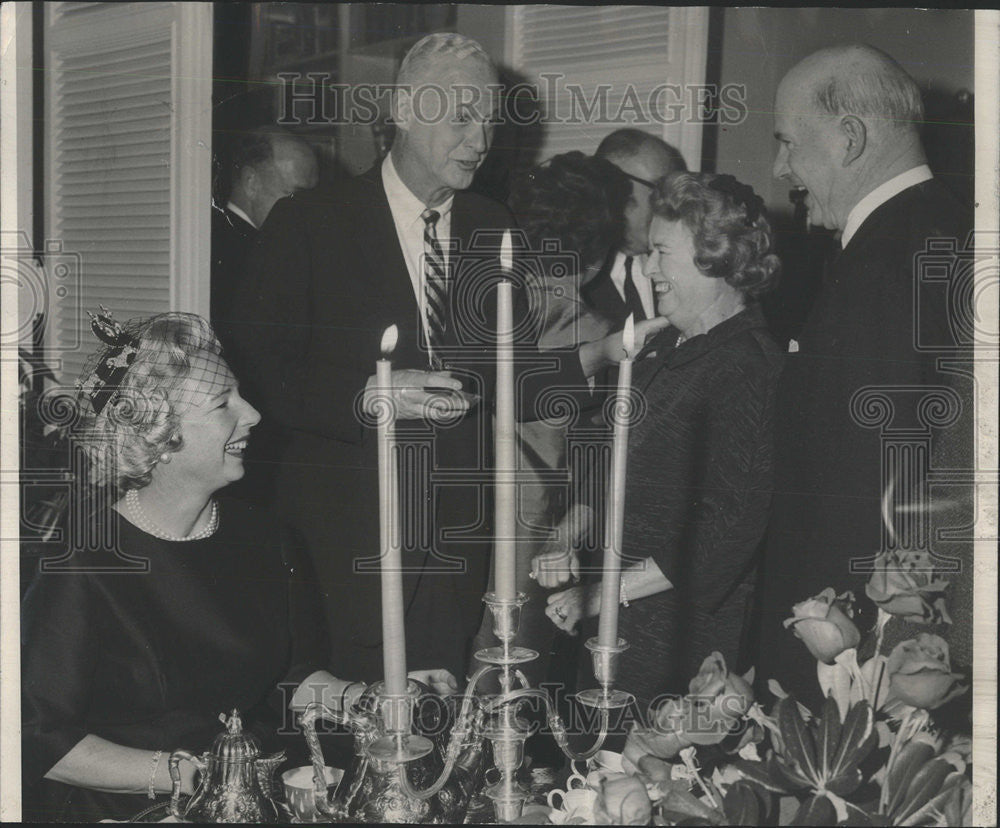 1966 Press Photo Tea Table William North Gardner Stern Leith Johnston Party - Historic Images