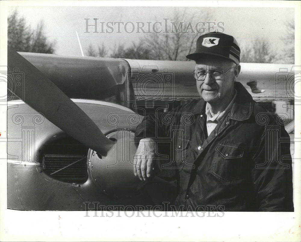 1986 Press Photo Bob Johnson Commercial Pilot - Historic Images