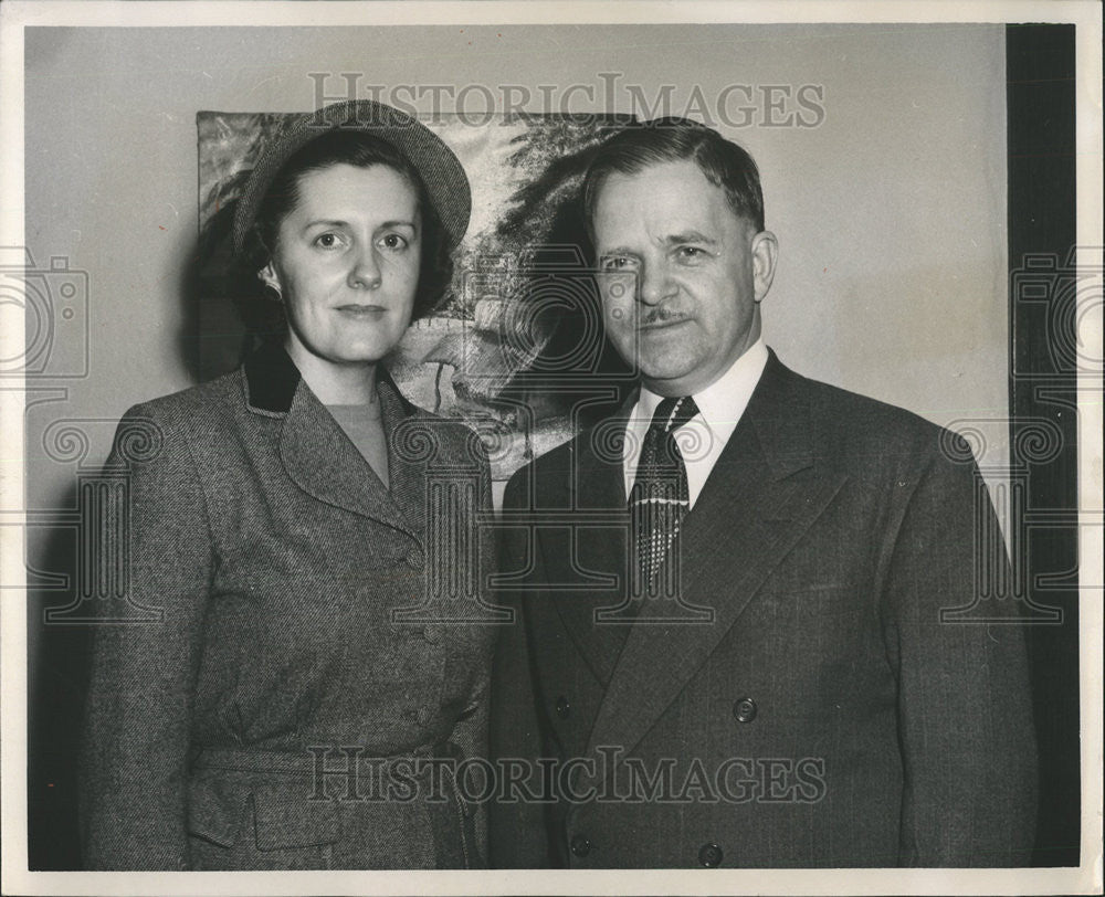 Press Photo Dr Titus Johnson wife Blue Sat - Historic Images