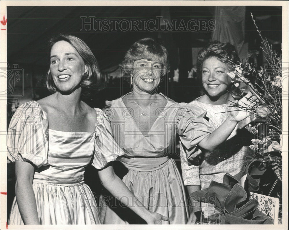 1983 Press Photo Pris Meyers Penny Korhumel Jenny Goff Brookfield Zoo Gulis Notz - Historic Images