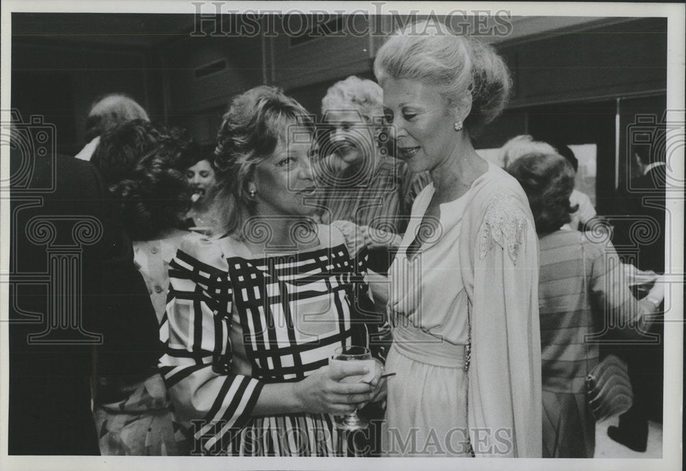 1982 Press Photo Mrs James Goff Zarada Gowenlock III attend party - Historic Images