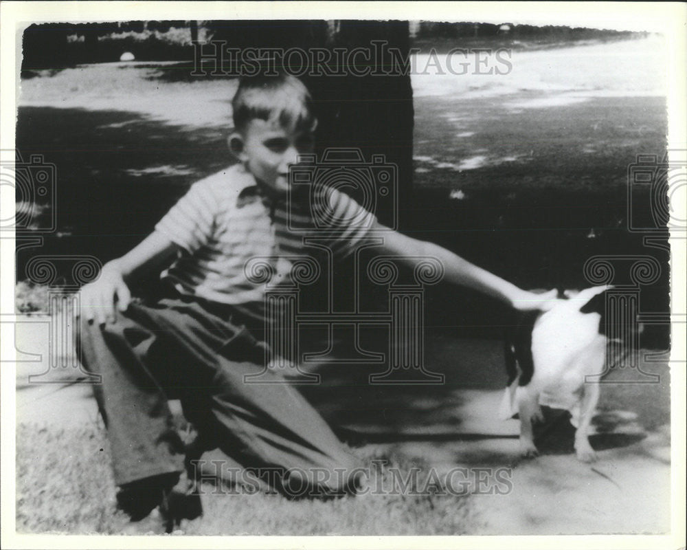 Press Photo Andrew Greeley,9, With Dog Tippy In Front Of The Greeley Home - Historic Images